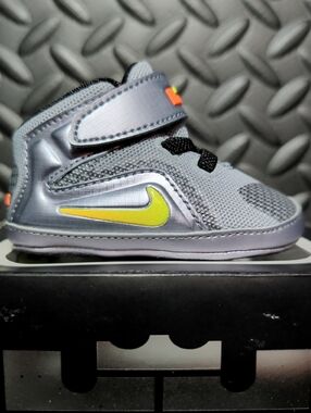 Lebron XII (CBV) "Flight" Wolf Grey/Bright Citrus 685191-080 Size 2c